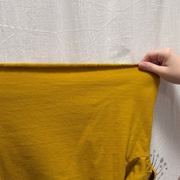 Women’s Vans Golden Yellow Short Sleeve Crop Top with Iridescent Logo. Size M. - Picture 4 of 5